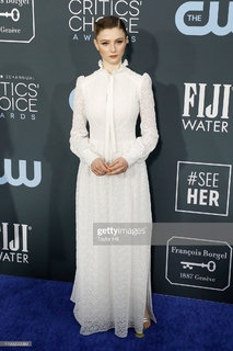 Thomasin McKenzie feet photo thumbnail