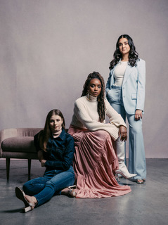 Thomasin McKenzie feet photo thumbnail