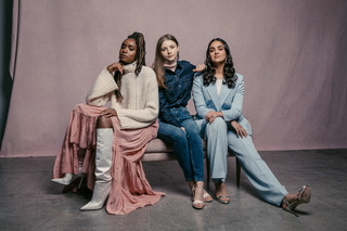 Thomasin McKenzie feet photo thumbnail