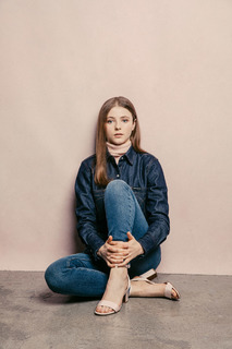 Thomasin McKenzie feet photo thumbnail