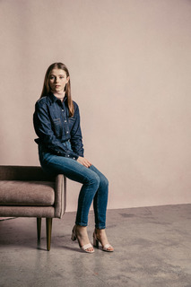 Thomasin McKenzie feet photo thumbnail