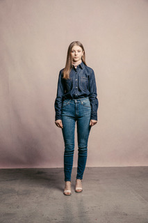 Thomasin McKenzie feet photo thumbnail