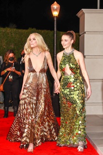 Thomasin McKenzie feet photo thumbnail