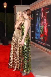 Thomasin McKenzie feet photo thumbnail