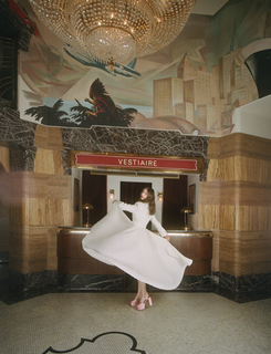 Thomasin McKenzie feet photo thumbnail