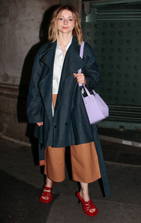 Thomasin McKenzie feet photo thumbnail