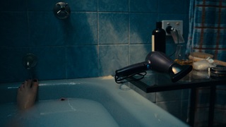 Thomasin McKenzie feet photo thumbnail