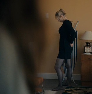 Thomasin McKenzie feet photo thumbnail