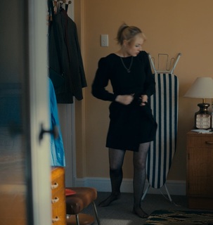 Thomasin McKenzie feet photo thumbnail