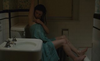 Thomasin McKenzie feet photo thumbnail