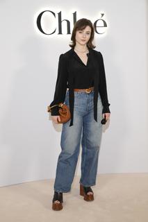 Thomasin McKenzie feet photo thumbnail