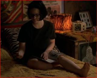 Thora Birch feet photo thumbnail