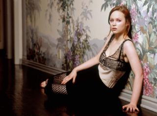 Thora Birch feet photo thumbnail