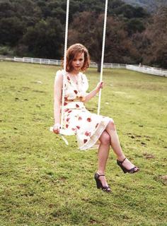 Thora Birch feet photo thumbnail
