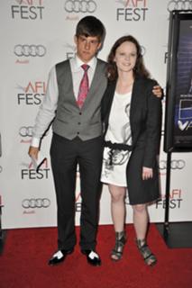 Thora Birch feet photo thumbnail