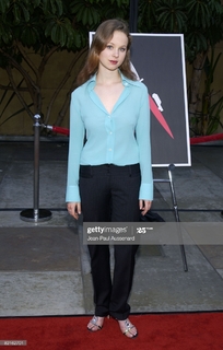 Thora Birch feet photo thumbnail