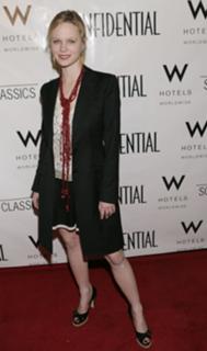 Thora Birch feet photo thumbnail