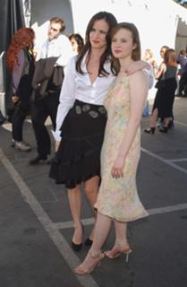 Thora Birch feet photo thumbnail