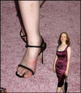 Thora Birch feet photo thumbnail