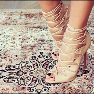 Thássia Naves feet photo 3