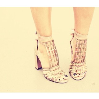 Thássia Naves feet photo 8