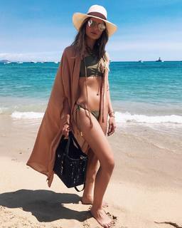 Thássia Naves feet photo 1