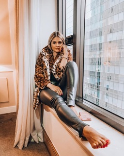 Thássia Naves feet photo 8