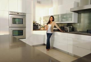 Tia Carrere feet photo thumbnail