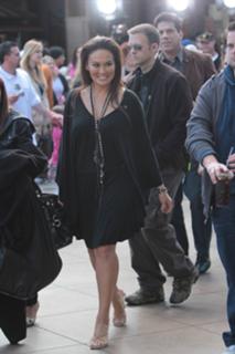 Tia Carrere feet photo thumbnail