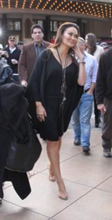 Tia Carrere feet photo thumbnail