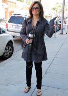 Tia Carrere feet photo thumbnail