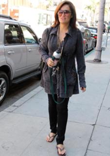 Tia Carrere feet photo thumbnail