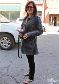 Tia Carrere feet photo thumbnail