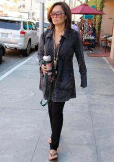 Tia Carrere feet photo thumbnail