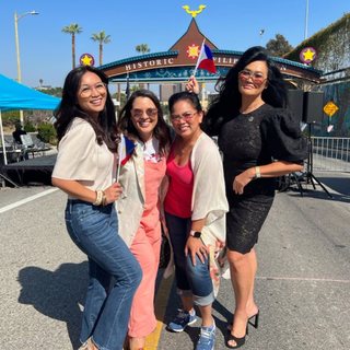 Tia Carrere feet photo thumbnail