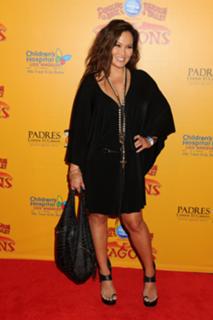 Tia Carrere feet photo thumbnail