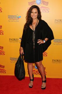 Tia Carrere feet photo thumbnail