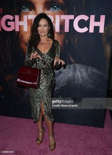 Tia Carrere feet photo thumbnail