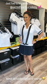 Tia Carrere feet photo thumbnail