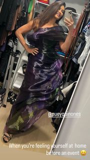 Tia Carrere feet photo thumbnail