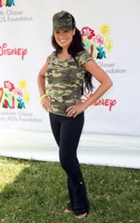 Tia Carrere feet photo thumbnail