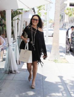 Tia Carrere feet photo thumbnail