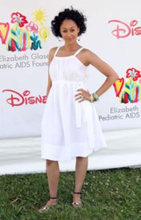 Tia Mowry feet photo thumbnail