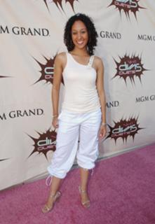 Tia Mowry feet photo thumbnail