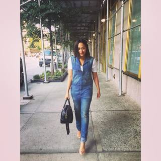 Tia Mowry feet photo thumbnail