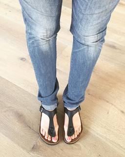 Tia Mowry feet photo thumbnail