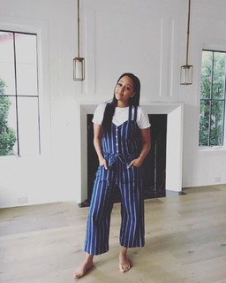 Tia Mowry feet photo thumbnail