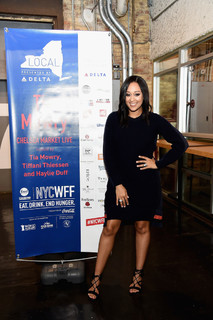 Tia Mowry feet photo thumbnail