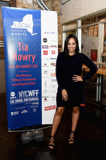Tia Mowry feet photo thumbnail