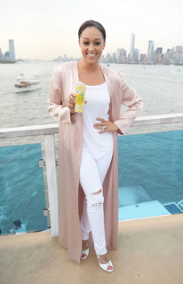 Tia Mowry feet photo thumbnail
